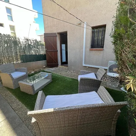 Apartment Pour 2 Personnes En Avec Terrasse