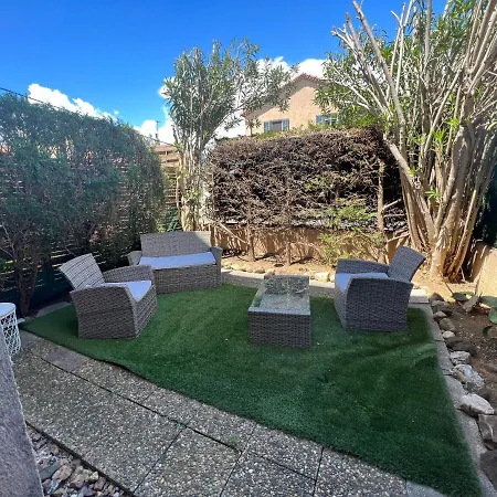 Apartment Pour 2 Personnes En Avec Terrasse La Londe-les-Maures